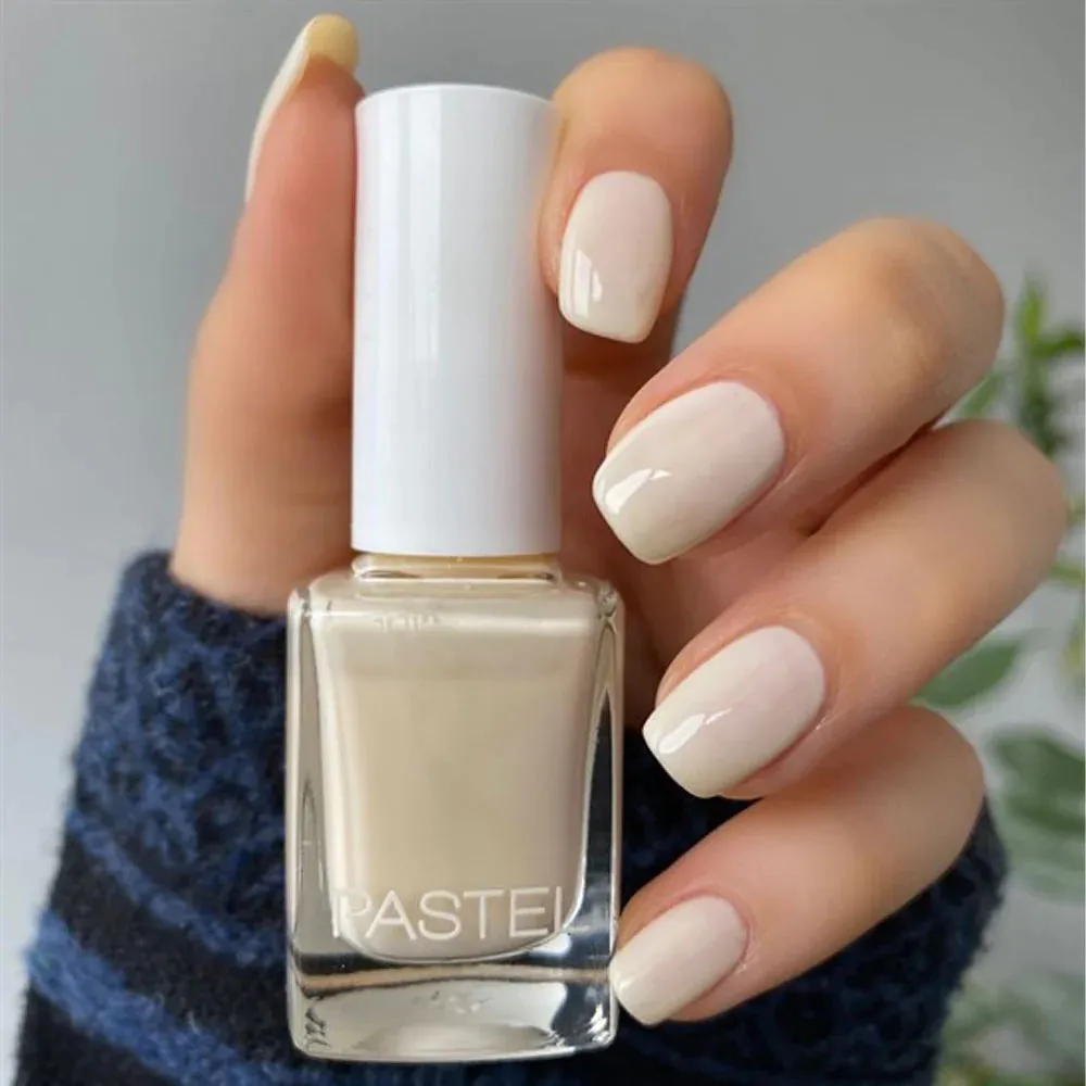Pastel nail polish - 27