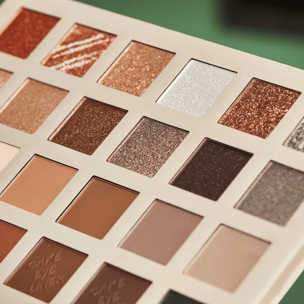 the art gallery eyeshadow & eyeliner palette