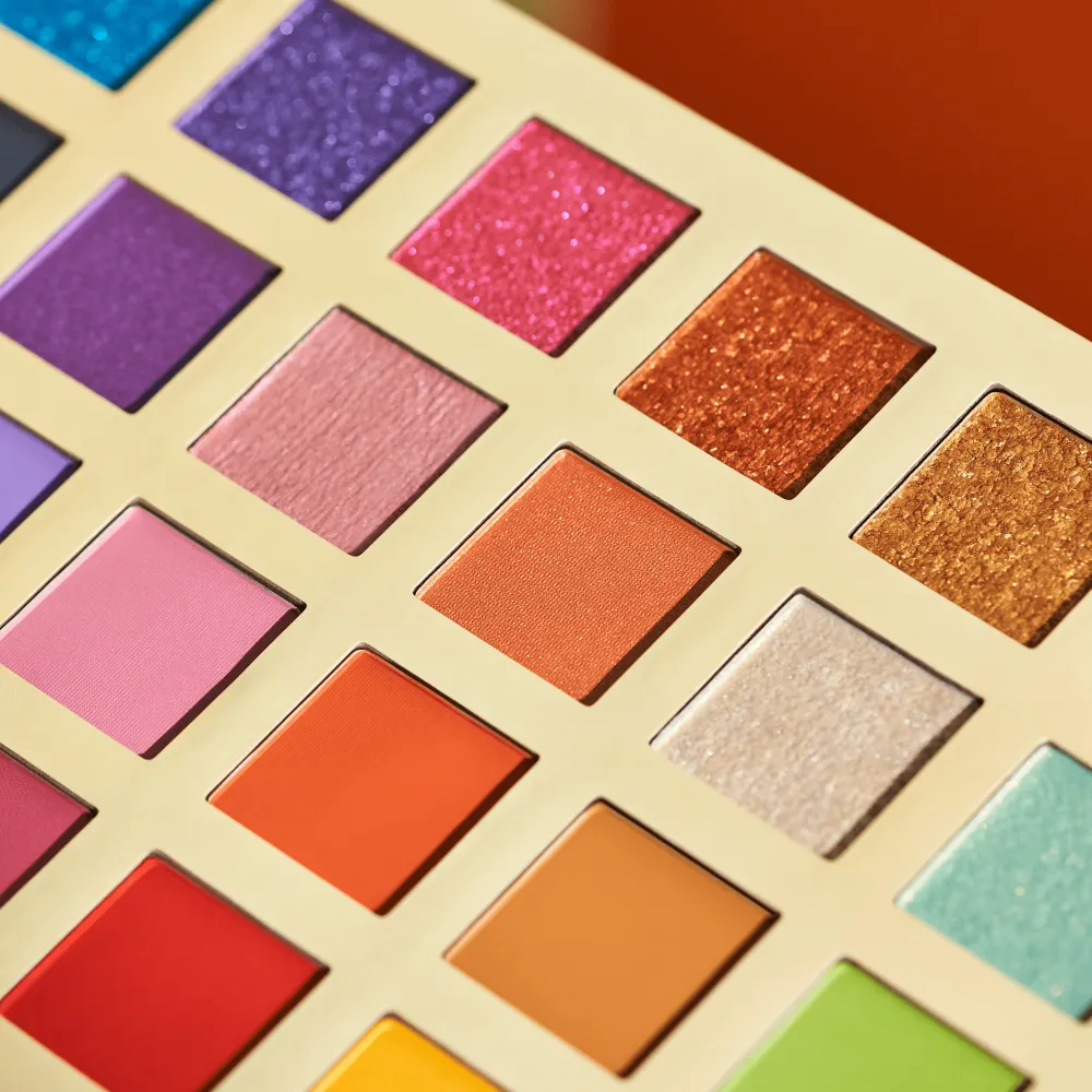 the art gallery eyeshadow & eyeliner palette